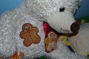 Gingerbread men cuddling Teddy